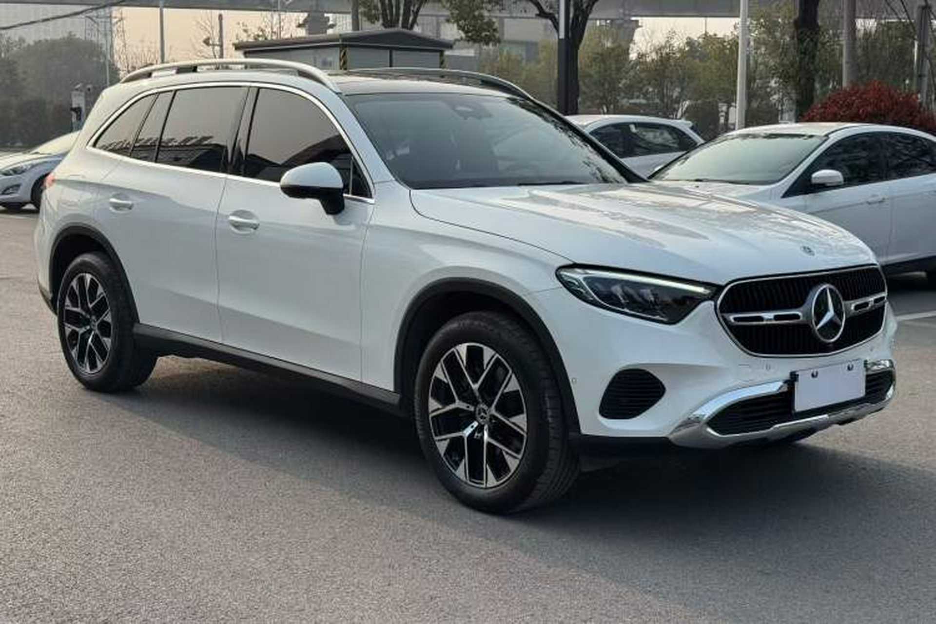 Used Mercedes-Benz GLC 2023 Facelift GLC 260 L 4MATIC Dynamic Version 5 Seats Exterior 2
