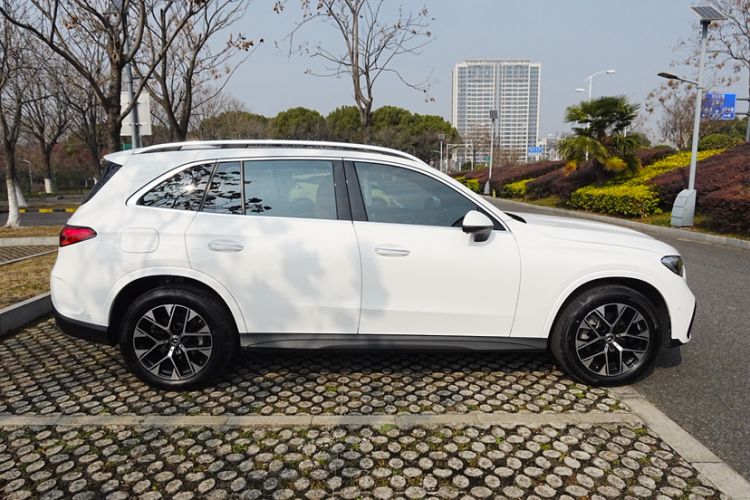 Used Mercedes-Benz GLC 2023 GLC 260 L 4MATIC Luxury Model 5 Seats Exterior 2