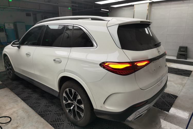 Used Mercedes-Benz GLC 2023 GLC 260 L 4MATIC Luxury Model 5 Seats Exterior 2