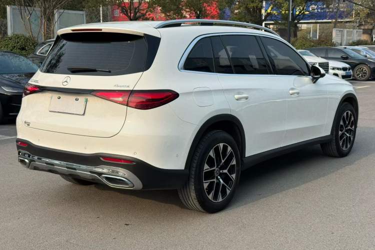 Used Mercedes-Benz GLC 2023 Facelift GLC 260 L 4MATIC Dynamic Version 5 Seats Exterior 3