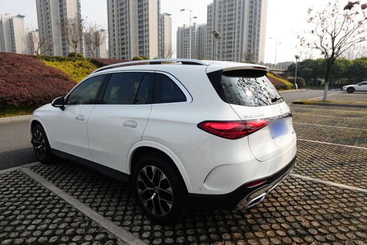 Used Mercedes-Benz GLC 2023 GLC 260 L 4MATIC Luxury Model 5 Seats Exterior 3