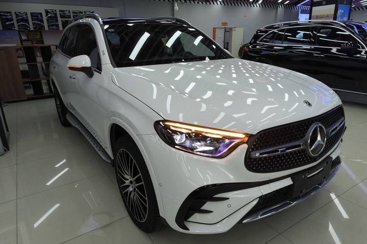 Used Mercedes-Benz GLC 2023 GLC 300 L 4MATIC Luxury 7-Seater Front Right 45 Deg