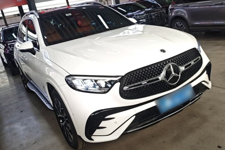 Used Mercedes-Benz GLC 2023 Facelift GLC 260 L 4MATIC Luxury Version 7-Seater Front Right 45 Deg