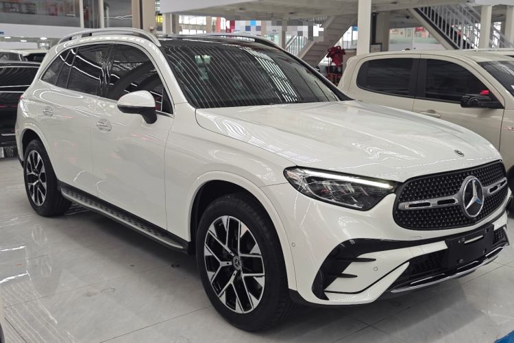 Used Mercedes-Benz GLC 2023 GLC 260 L 4MATIC Luxury Model 5 Seats Front Right 45 Deg