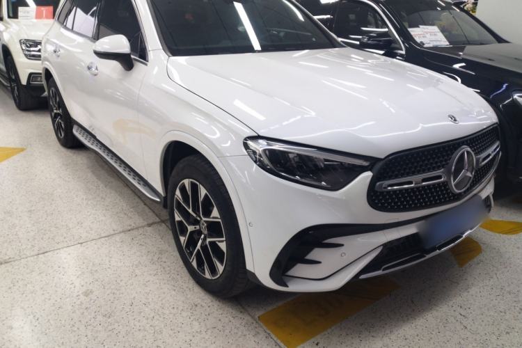 Used Mercedes-Benz GLC 2023 Facelift GLC 260 L 4MATIC Dynamic Version 5 Seats Front Right 45 Deg