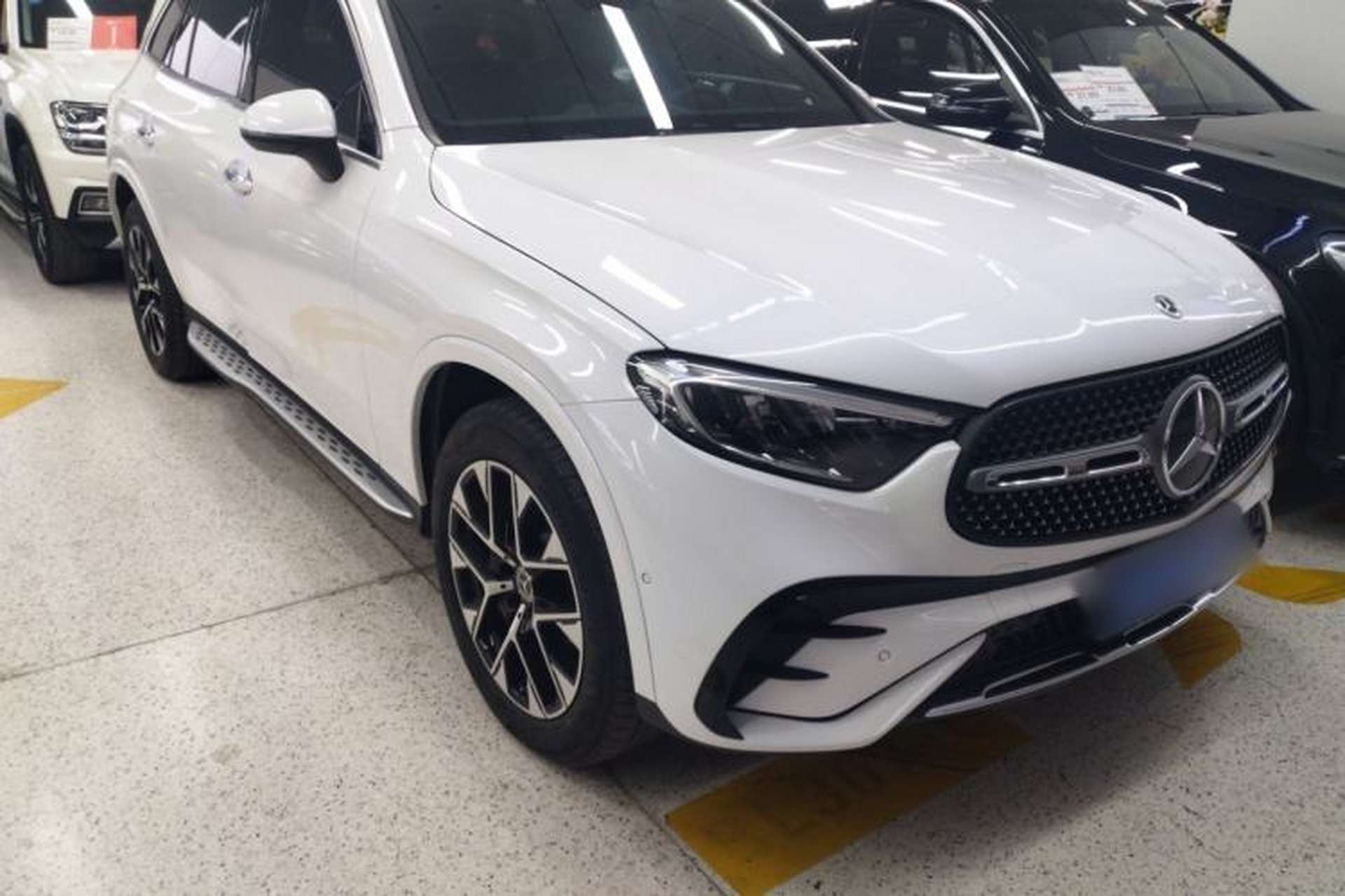 Used Mercedes-Benz GLC 2023 Facelift GLC 260 L 4MATIC Dynamic Version 5 Seats Front Right 45 Deg