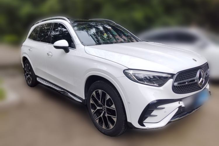 Used Mercedes-Benz GLC 2023 GLC 260 L 4MATIC Luxury Model 5 Seats Front Right 45 Deg