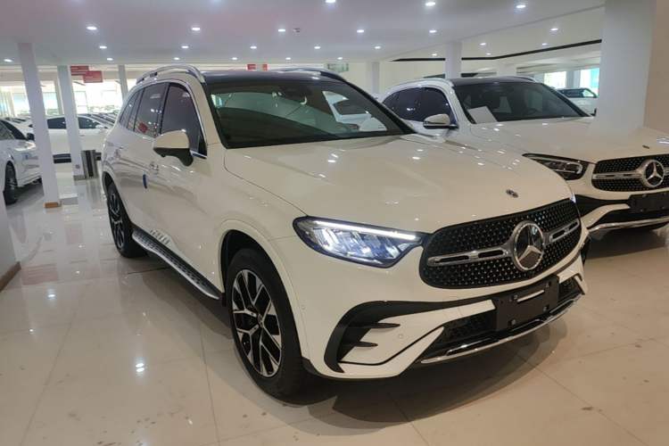 Used Mercedes-Benz GLC 2023 GLC 260 L 4MATIC Luxury 7-Seater Front Right 45 Deg