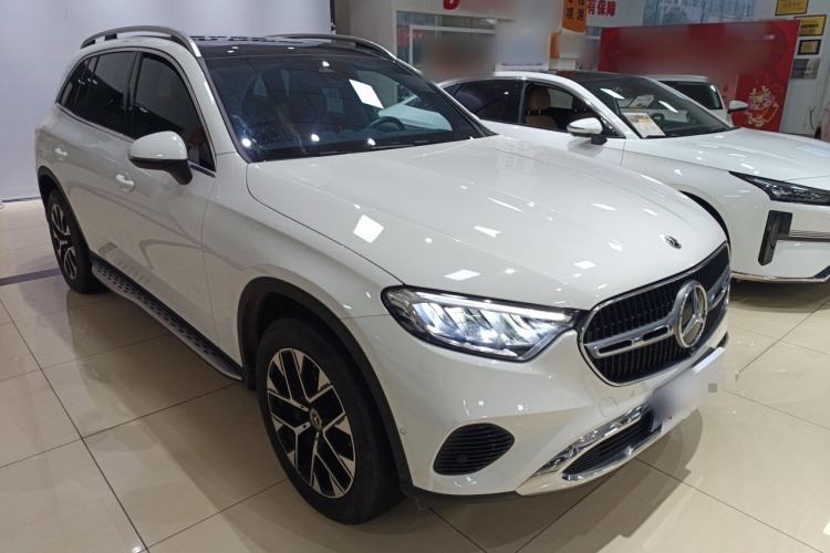 Used Mercedes-Benz GLC 2023 Facelift GLC 260 L 4MATIC Dynamic Version 5 Seats Front Right 45 Deg