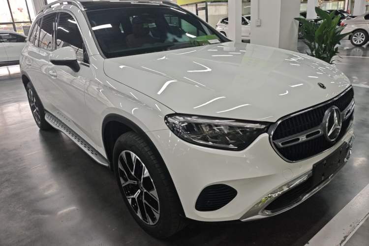 Used Mercedes-Benz GLC 2023 GLC 260 L 4MATIC Dynamic Edition 7-seater Front Right 45 Deg