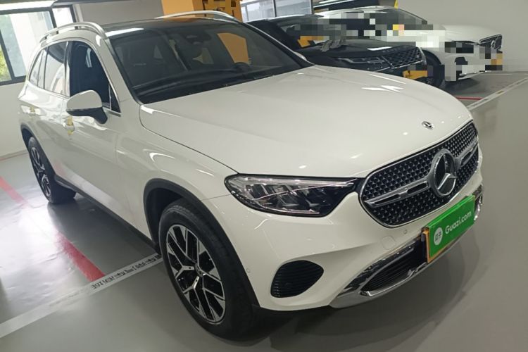Used Mercedes-Benz GLC 2023 Facelift GLC 260 L 4MATIC Dynamic Version 5 Seats Front Right 45 Deg