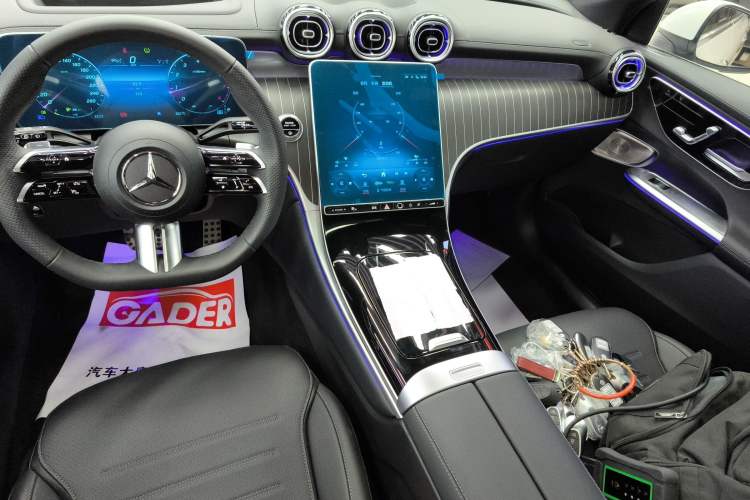 Used Mercedes-Benz GLC 2023 GLC 300 L 4MATIC Luxury 7-Seater Gear Lever