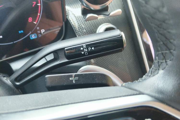 Used Mercedes-Benz GLC 2023 GLC 260 L 4MATIC Dynamic Edition 7-seater Gear Lever