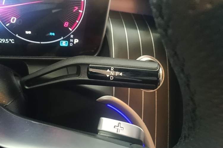 Used Mercedes-Benz GLC 2023 GLC 300 L 4MATIC Dynamic Edition 5-seater Gear Lever