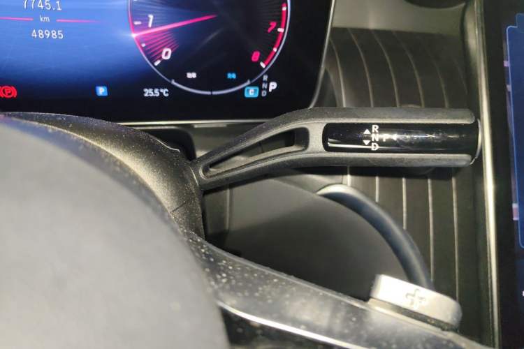 Used Mercedes-Benz GLC 2023 GLC 300 L 4MATIC Dynamic Edition 5-seater Gear Lever