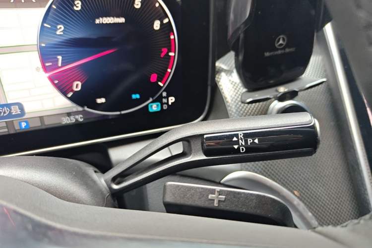 Used Mercedes-Benz GLC 2023 GLC 260 L 4MATIC Dynamic Edition 5-seater Gear Lever