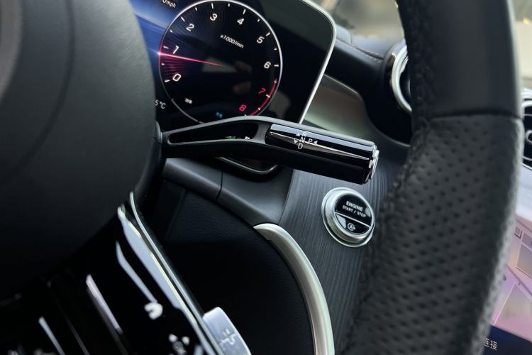 Used Mercedes-Benz GLC 2023 GLC 260 L 4MATIC Luxury 7-Seater Gear Lever