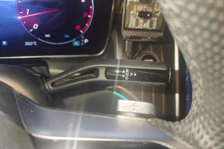 Used Mercedes-Benz GLC 2023 GLC 300 L 4MATIC Luxury 7-Seater Gear Lever