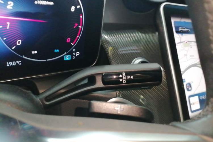 Used Mercedes-Benz GLC 2023 GLC 260 L 4MATIC Dynamic Edition 7-seater Gear Lever