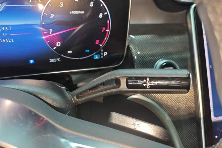 Used Mercedes-Benz GLC 2023 GLC 260 L 4MATIC Dynamic Edition 7-seater Gear Lever