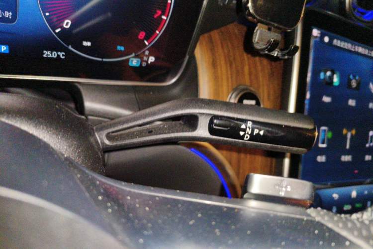Used Mercedes-Benz GLC 2023 GLC 300 L 4MATIC Dynamic 7-Seater Gear Lever