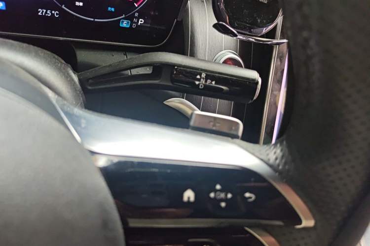 Used Mercedes-Benz GLC 2023 GLC 300 L 4MATIC Dynamic Edition 5-seater Gear Lever