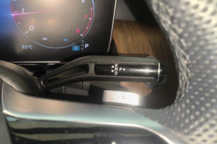 Used Mercedes-Benz GLC 2023 GLC 300 L 4MATIC Dynamic Edition 5-seater Gear Lever