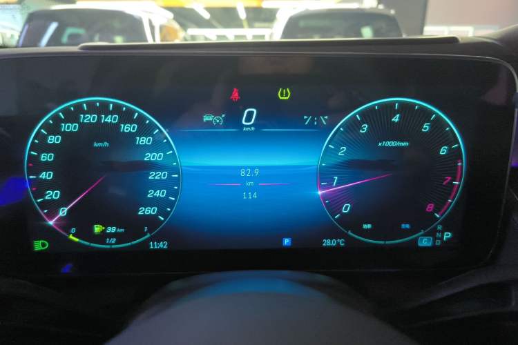 Used Mercedes-Benz GLC 2023 GLC 300 L 4MATIC Luxury 7-Seater Instrument Cluster