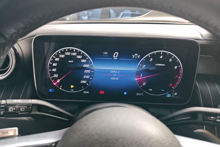 Used Mercedes-Benz GLC 2023 Facelift GLC 260 L 4MATIC Luxury Version 5 Seats Instrument Cluster