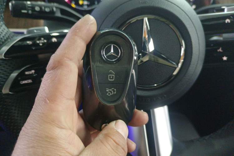 Used Mercedes-Benz GLC 2023 GLC 300 L 4MATIC Dynamic Edition 5-seater Interior 1