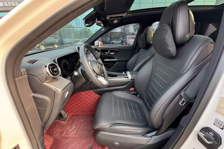 Used Mercedes-Benz GLC 2023 Facelift GLC 260 L 4MATIC Dynamic Version 5 Seats Interior 1
