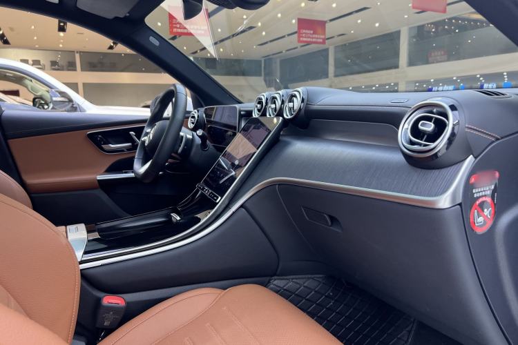 Used Mercedes-Benz GLC 2023 GLC 260 L 4MATIC Luxury 7-Seater Interior 10