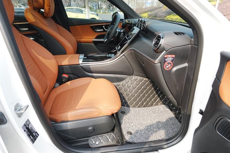 Used Mercedes-Benz GLC 2023 GLC 260 L 4MATIC Luxury Model 5 Seats Interior 10