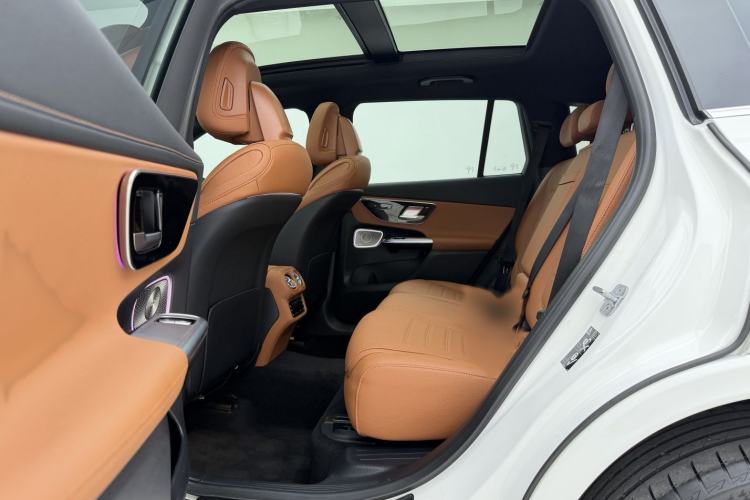 Used Mercedes-Benz GLC 2023 Facelift GLC 260 L 4MATIC Luxury Version 7-Seater Interior 2