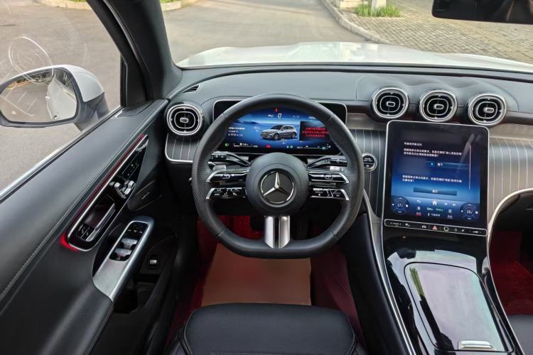 Used Mercedes-Benz GLC 2023 Facelift GLC 260 L 4MATIC Luxury Version 5 Seats Interior 2