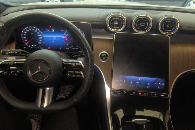 Used Mercedes-Benz GLC 2023 GLC 300 L 4MATIC Dynamic Edition 5-seater Interior 2