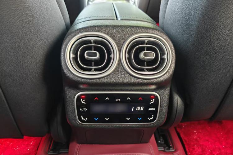 Used Mercedes-Benz GLC 2023 Facelift GLC 260 L 4MATIC Luxury Version 5 Seats Interior 3
