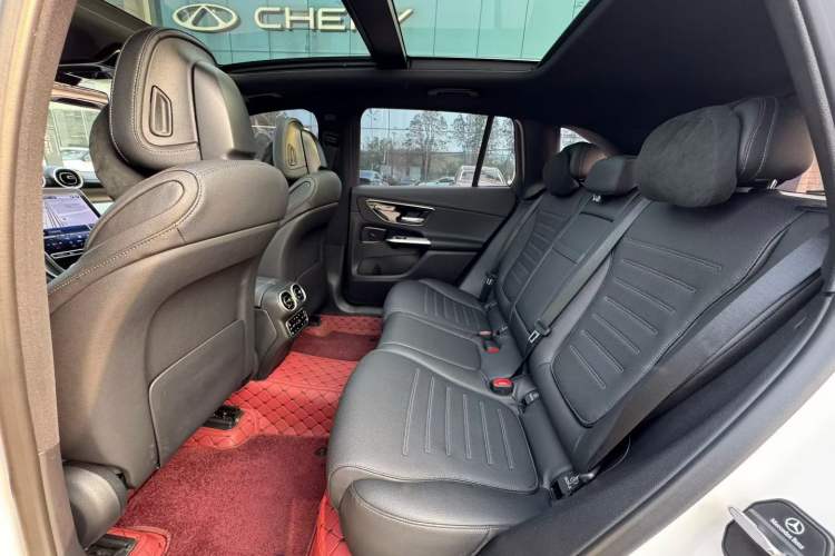 Used Mercedes-Benz GLC 2023 Facelift GLC 260 L 4MATIC Dynamic Version 5 Seats Interior 3