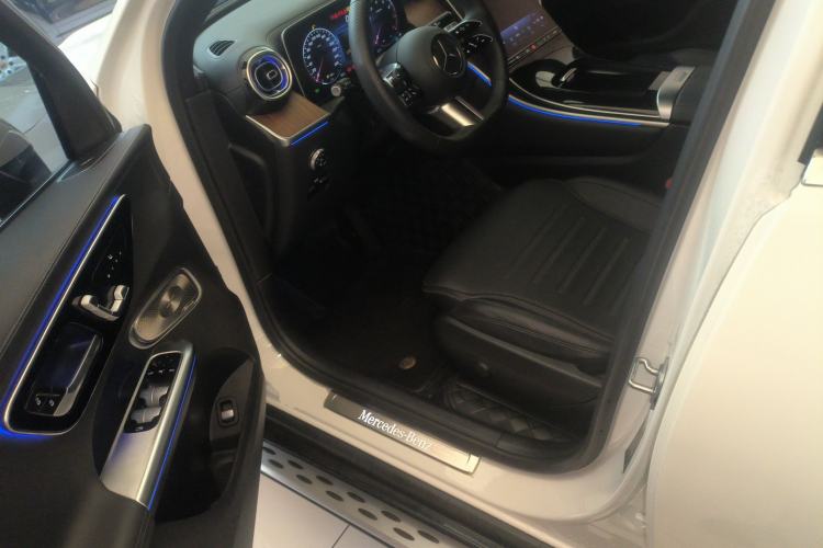 Used Mercedes-Benz GLC 2023 GLC 300 L 4MATIC Dynamic Edition 5-seater Interior 3