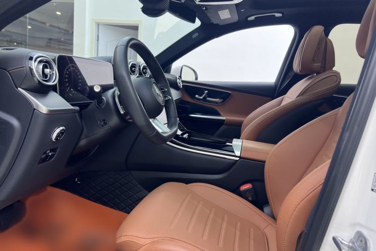 Used Mercedes-Benz GLC 2023 GLC 260 L 4MATIC Luxury 7-Seater Interior 6