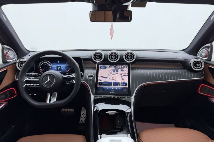 Used Mercedes-Benz GLC 2023 Facelift GLC 260 L 4MATIC Luxury Version 7-Seater Interior 7