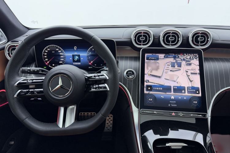 Used Mercedes-Benz GLC 2023 Facelift GLC 260 L 4MATIC Luxury Version 7-Seater Interior 8