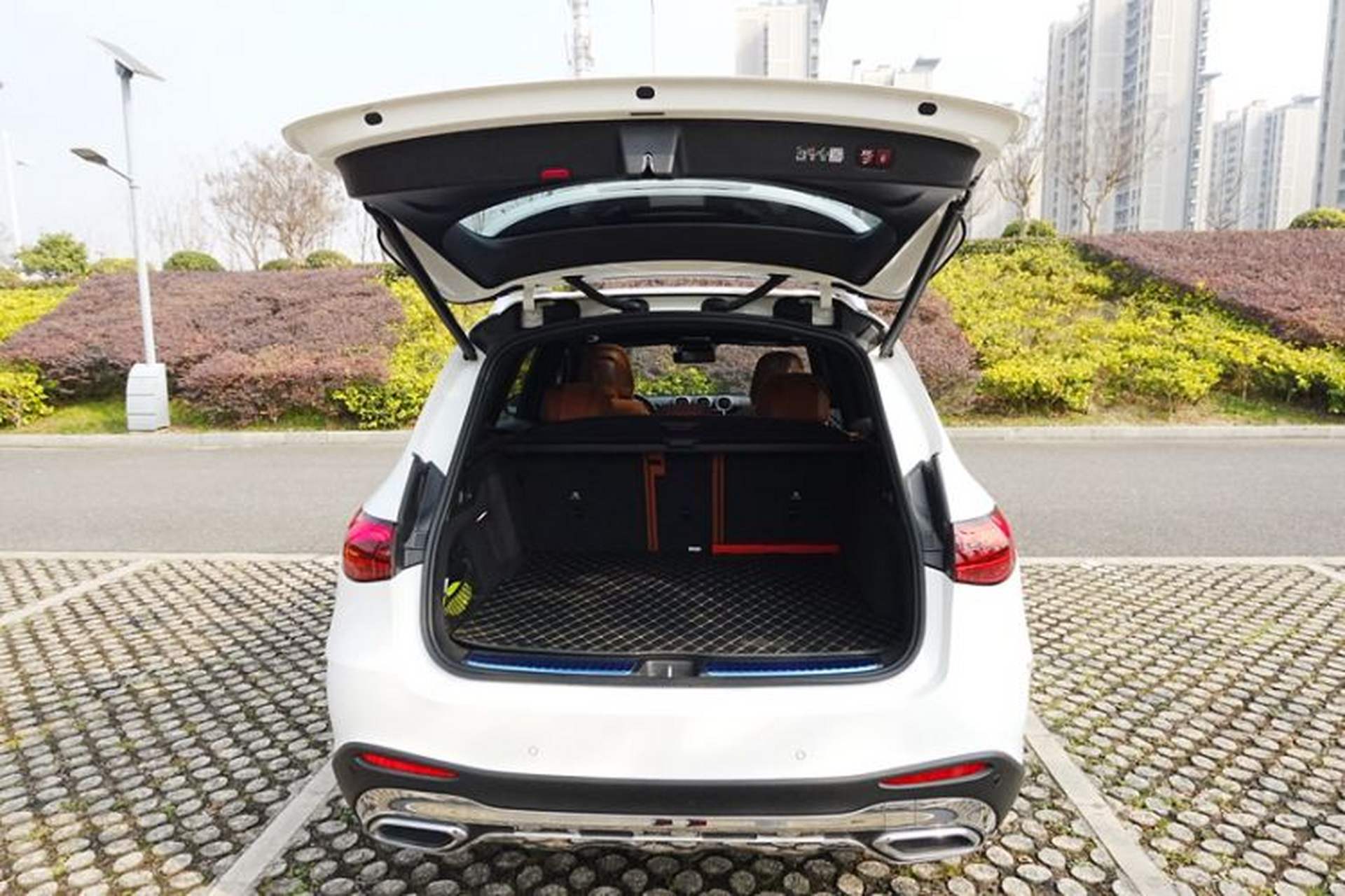 Used Mercedes-Benz GLC 2023 GLC 260 L 4MATIC Luxury Model 5 Seats Interior 9