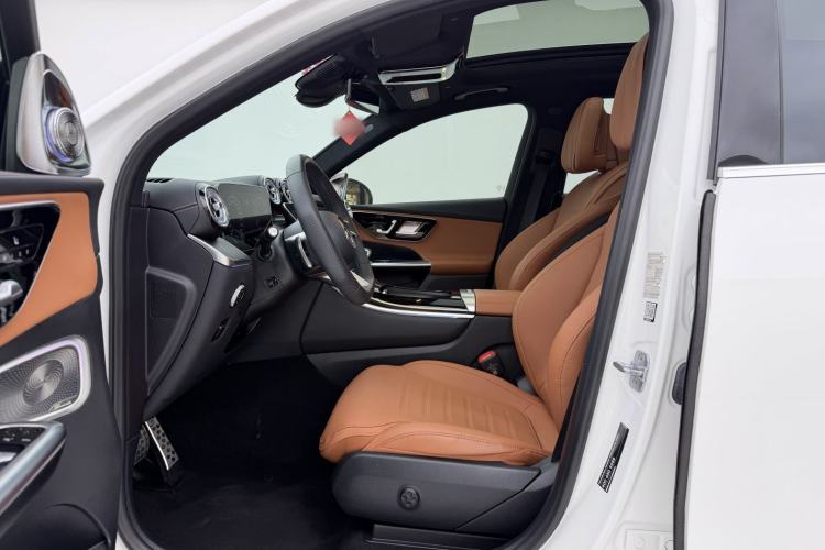 Used Mercedes-Benz GLC 2023 Facelift GLC 260 L 4MATIC Luxury Version 7-Seater Left Front Seat