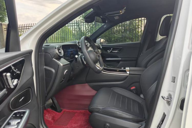 Used Mercedes-Benz GLC 2023 Facelift GLC 260 L 4MATIC Luxury Version 5 Seats Left Front Seat
