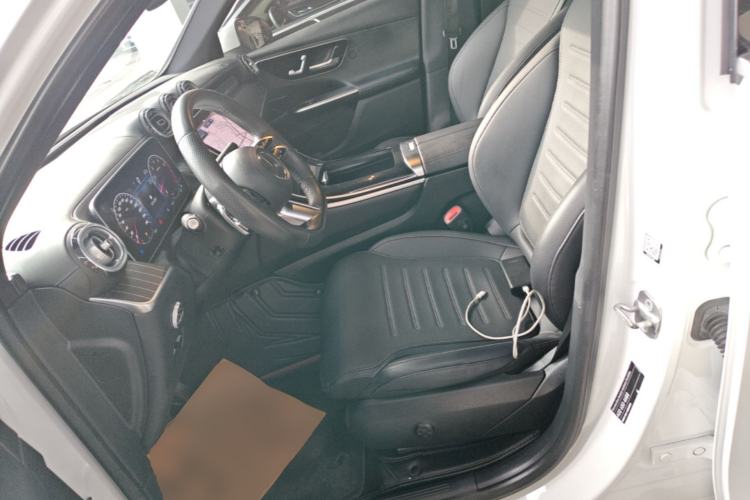 Used Mercedes-Benz GLC 2023 Facelift GLC 260 L 4MATIC Luxury Version 5 Seats Left Front Seat