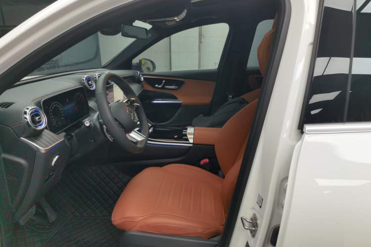 Used Mercedes-Benz GLC 2023 GLC 260 L 4MATIC Luxury Model 5 Seats Left Front Seat