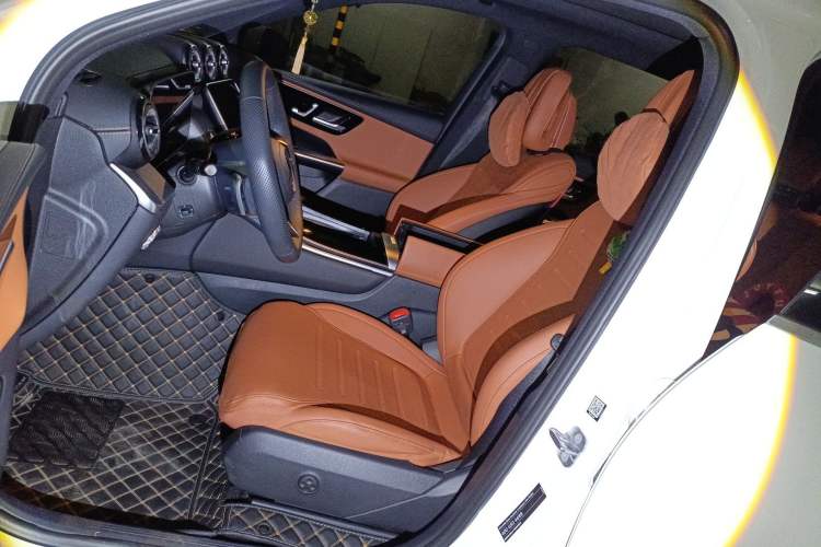 Used Mercedes-Benz GLC 2023 GLC 260 L 4MATIC Luxury 7-Seater Left Front Seat