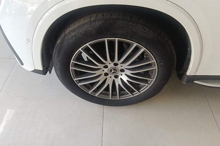 Used Mercedes-Benz GLC 2023 GLC 300 L 4MATIC Dynamic Edition 5-seater Left Front Wheel Hub