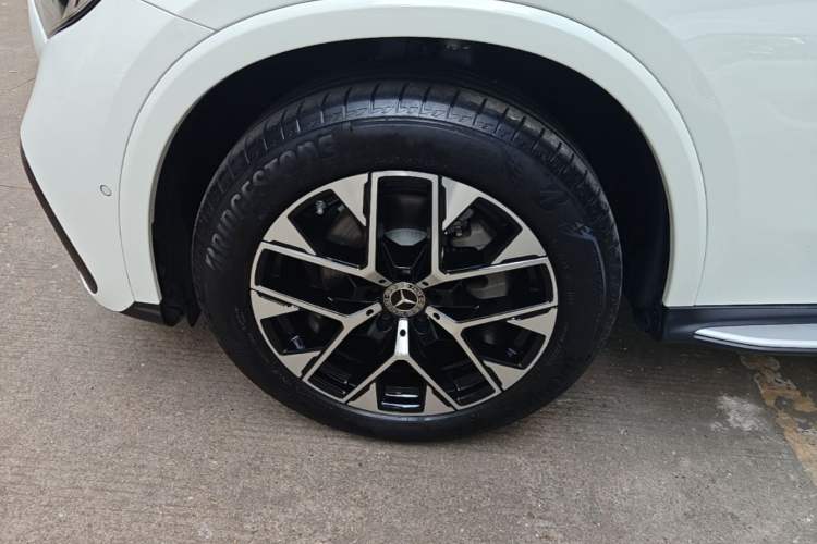 Used Mercedes-Benz GLC 2023 GLC 260 L 4MATIC Dynamic Edition 5-seater Left Front Wheel Hub